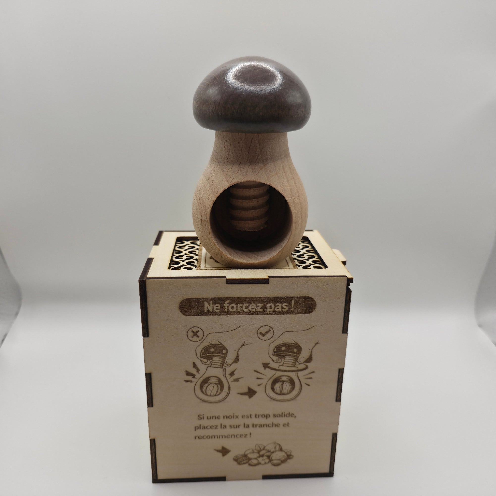 Casse noix / noisettes champignon